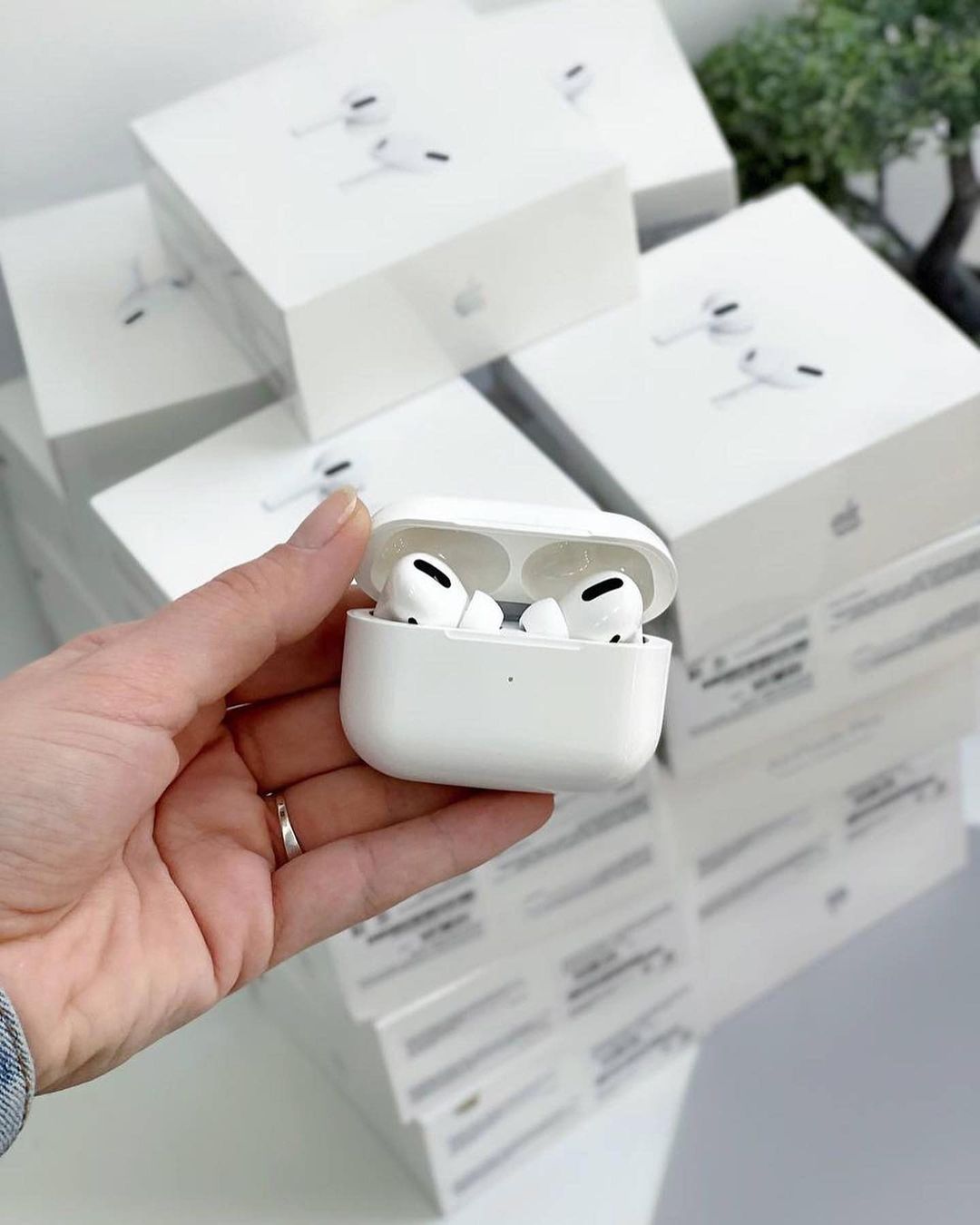 AirPods Pro White – Powerful Sound with Noise Cancellation