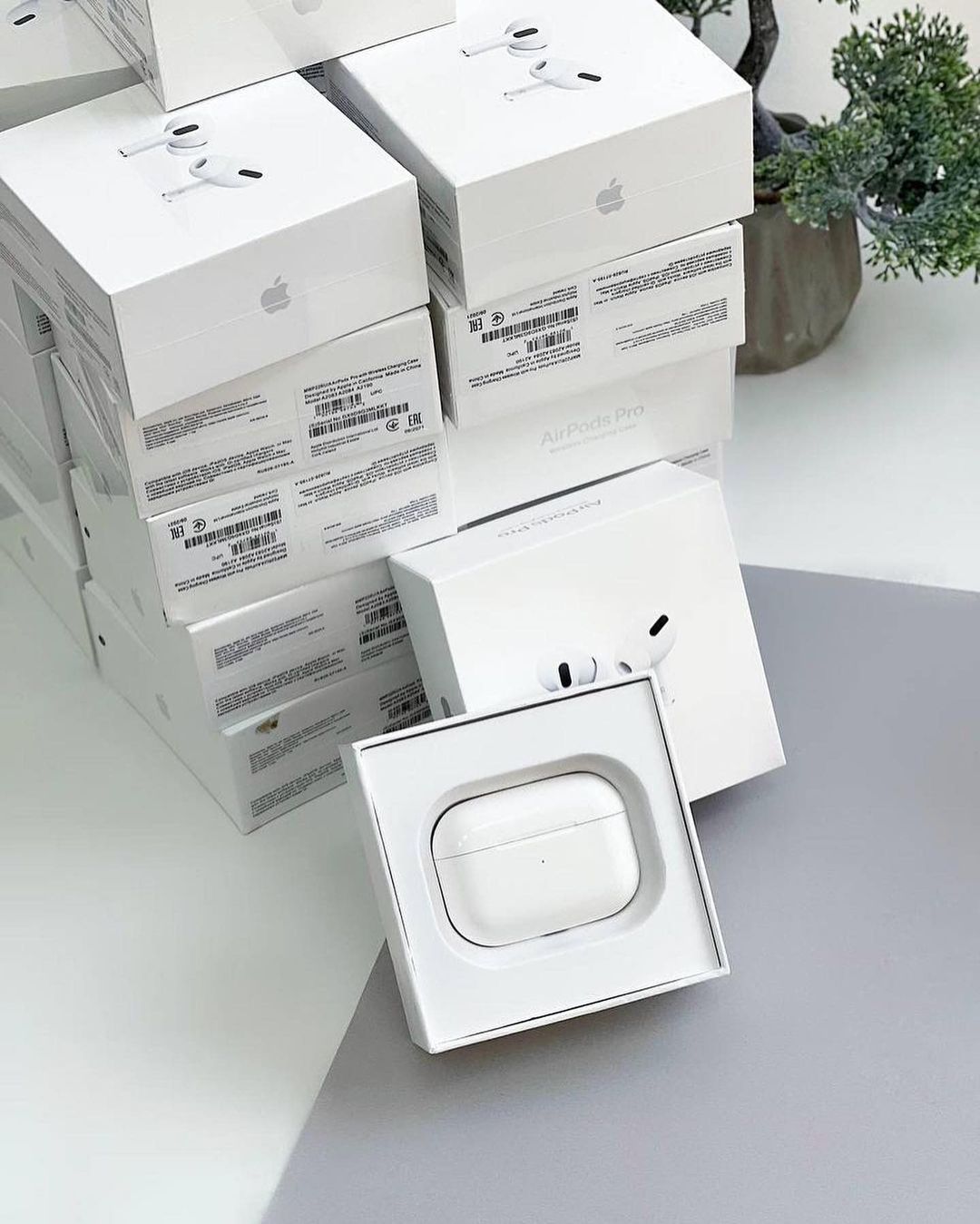 AirPods Pro White – Powerful Sound with Noise Cancellation